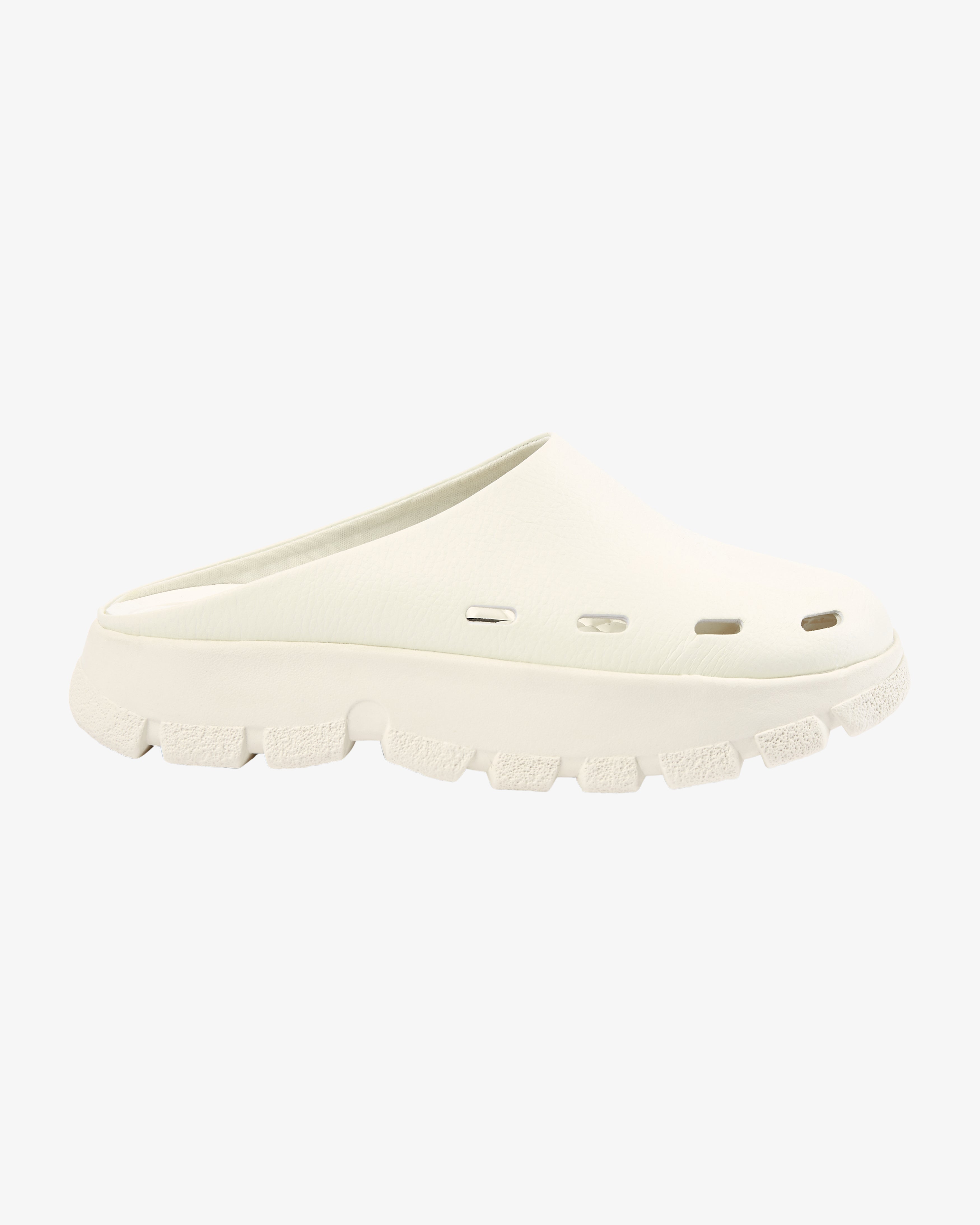 H2O Select Trek Closed Sandal Sandal 1008 Cannoli Cream